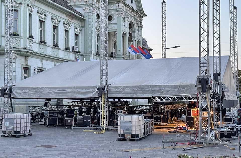 Dani piva: Organizatori kažu – odličan muzički program; građani odgovaraju – fijasko, užas… Dani piva: Organizatori kažu – odličan muzički program; građani odgovaraju – fijasko, užas…