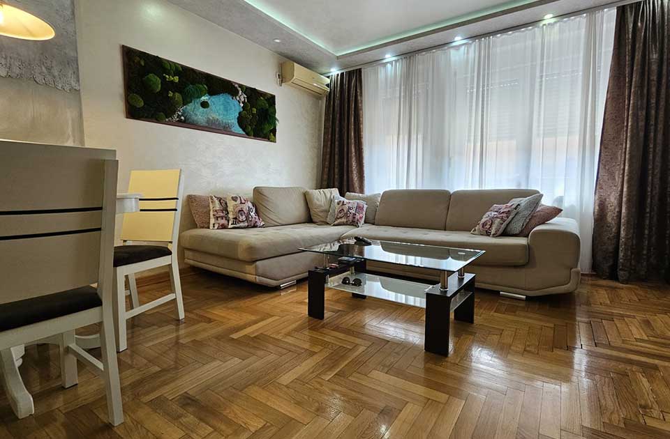 FOTO: Prodaje se dvosoban, potpuno opremljen stan, u novijoj zgradi na Žitnom trgu FOTO: Prodaje se dvosoban, potpuno opremljen stan, u novijoj zgradi na Žitnom trgu