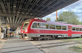 Železnički saobraćaj na pruzi Zrenjanin – Pančevački most: Malo vozom, malo autobusom