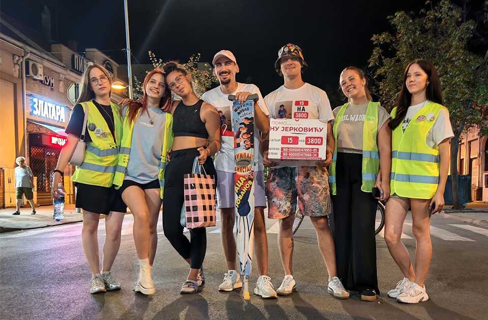 Aleksandar u novoj humanitarnoj misiji: Sa devojkom pešači 370 kilometara za dečaka Ognjena Aleksandar u novoj humanitarnoj misiji: Sa devojkom pešači 370 kilometara za dečaka Ognjena