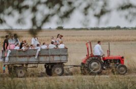 Ništa lepše danas nećete videti: Slikom vas vodimo u Aradac gde je održana „Oberačka“