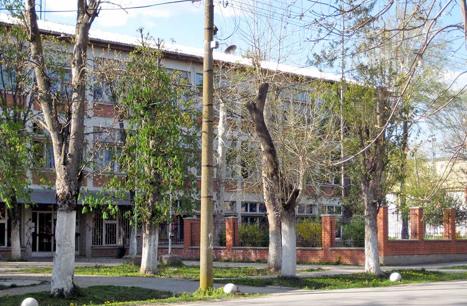Deca i školarci u Čenti ostali bez užine, u vrtiću primećeni i pacovi Deca i školarci u Čenti ostali bez užine, u vrtiću primećeni i pacovi