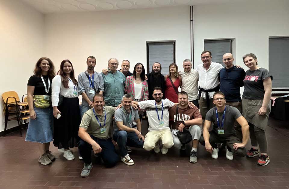 Panel diskusija u Elemiru: „Mi smo na ulicama jer tražimo normalan život“ Panel diskusija u Elemiru: „Mi smo na ulicama jer tražimo normalan život“