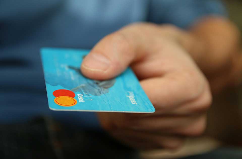 Bili maloletni kad su počinili krivično delo: Trojka zloupotrebila više od sto platnih kartica Bili maloletni kad su počinili krivično delo: Trojka zloupotrebila više od sto platnih kartica