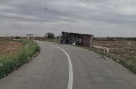FOTO: Prevrnuo se kamion na putu Banatsko Karađorđevo – Torda