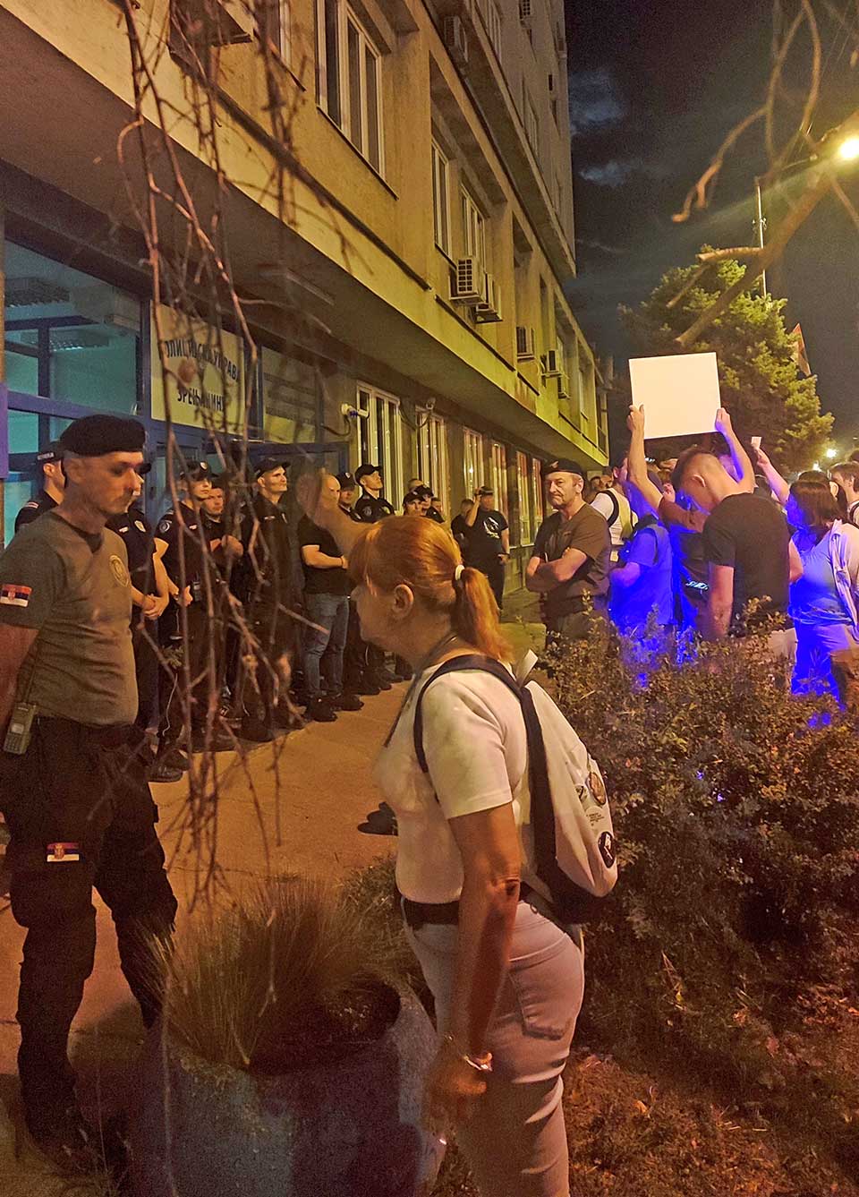 protest ispred policijske uprave u zrenjaninu