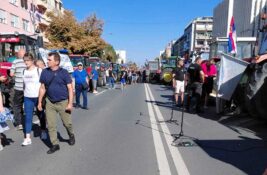 FOTO: I banatski poljoprivrednici na protestu ispred Banovine u Novom Sadu