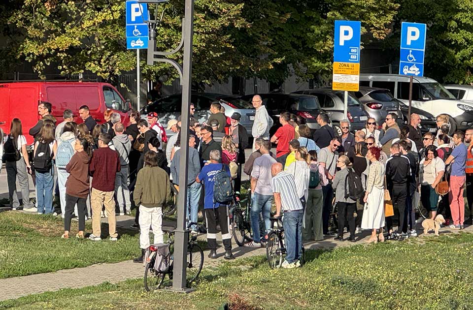 Zrenjaninci protestovali ispred Palate pravde: Traže puštanje na slobodu Žolta Pintera Zrenjaninci protestovali ispred Palate pravde: Traže puštanje na slobodu Žolta Pintera