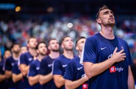 MEČ ZA PRVO MESTO: Večeras svi navijamo za Srbiju, ali i TROJKE – evo zbog čega!