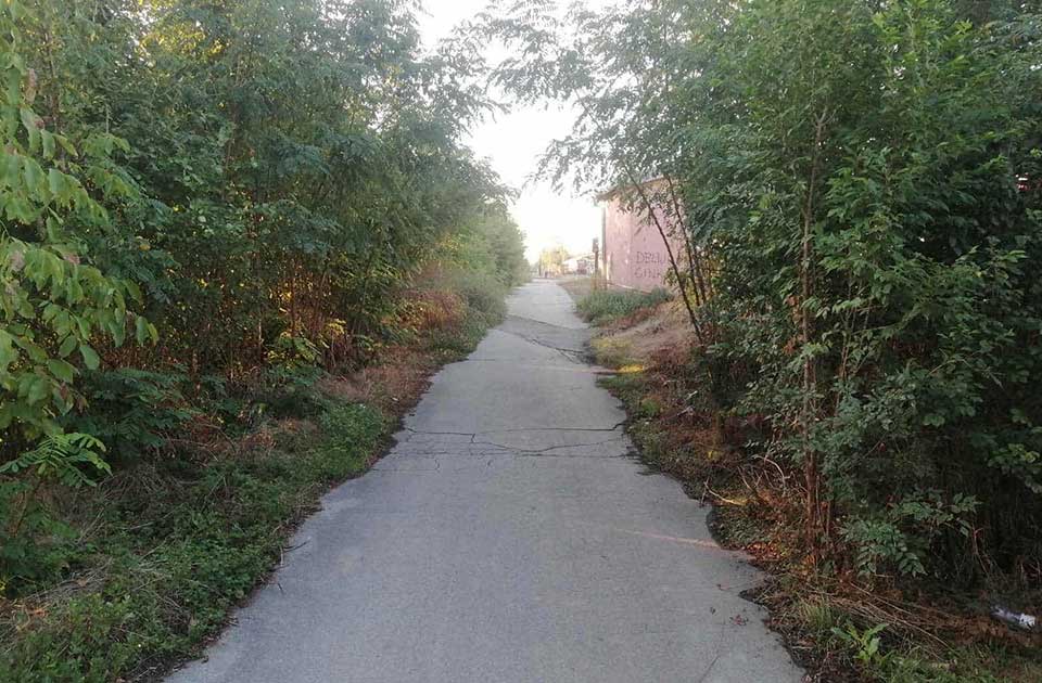 FOTO: Horor staza od nadvožnjaka do železničke stanice – ovuda prolaze naši sugrađani