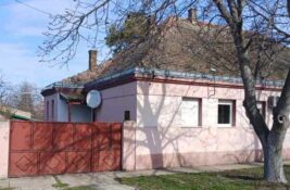 FOTO: Trosobna kuća u Perlezu za 43.000 evra – ima izlaz na dve ulice
