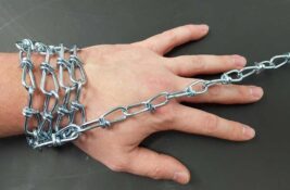Muškarac i žena optuženi za trgovinu ljudima: Više osoba držali kao robove