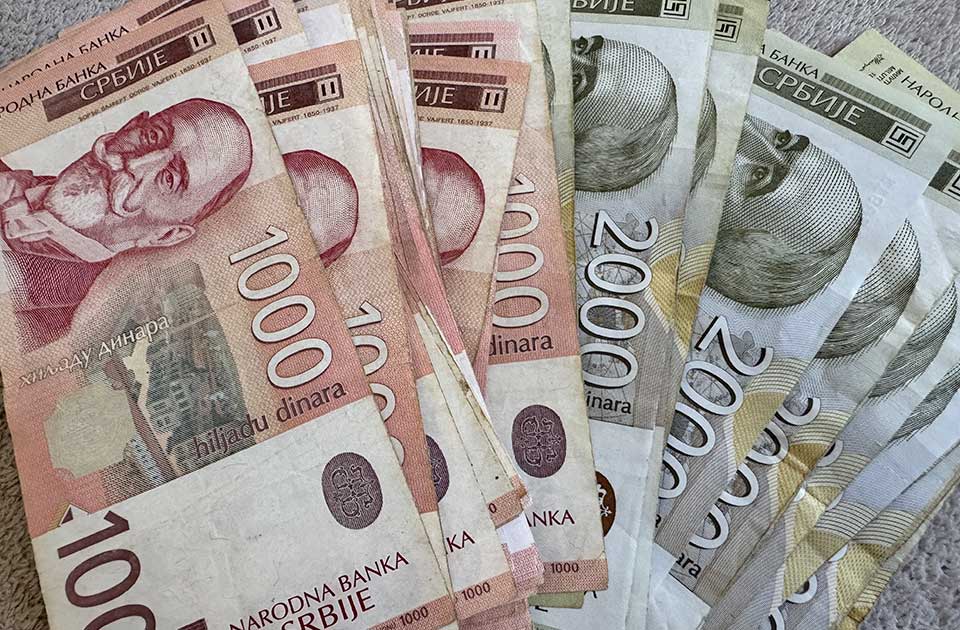 Pad prosečnih plata u Zrenjaninu – debelo zaostajemo za republičkim prosekom Pad prosečnih plata u Zrenjaninu – debelo zaostajemo za republičkim prosekom