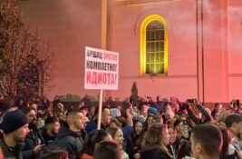 Trg je u sredu bio obojen u crveno: Pobuna nije splasnula, šta je održava? Trg je u sredu bio obojen u crveno: Pobuna nije splasnula, šta je održava?