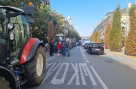 Protest u Zrenjaninu: Policija sprečila poljoprivrednike da traktorima dođu pred Gradsku kuću
