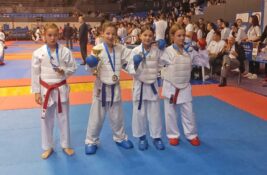 Tri medalje za karatistkinje Zadrugara na turniru „Beogradski pobednik“ Tri medalje za karatistkinje Zadrugara na turniru „Beogradski pobednik“
