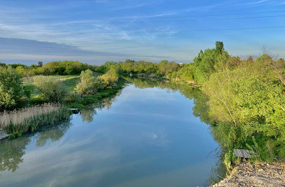 „Miriše na trulež“: Kvalitet površinskih voda u našem gradu ocenjen kao loš i veoma loš „Miriše na trulež“: Kvalitet površinskih voda u našem gradu ocenjen kao loš i veoma loš