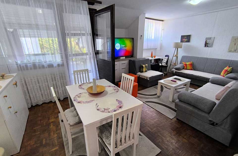 FOTO: Prodaje se dvosoban stan na 4. julu – ima 55 kvadrata i košta 50.000 evra FOTO: Prodaje se dvosoban stan na 4. julu – ima 55 kvadrata i košta 50.000 evra