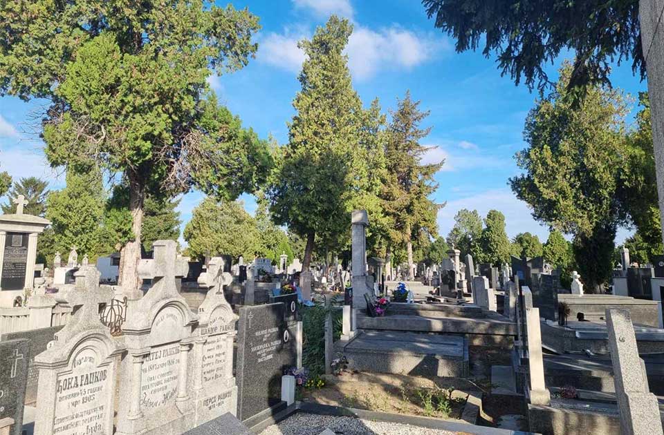 I pravoslavci i katolici danas obeležavaju velike verske praznike I pravoslavci i katolici danas obeležavaju velike verske praznike