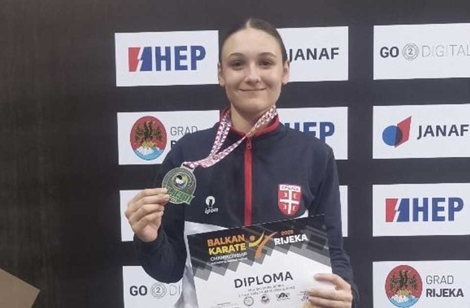 Karatistkinja Zrenjanina Mila Salapura vicešampionka Balkana