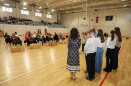 Osnovci iz Banatskog Karađorđeva oduševili goste iz Ambasade Francuske