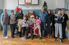 Gomex obradovao učenike škole „9. maj“ i pokazao da mali gestovi postaju velika dela