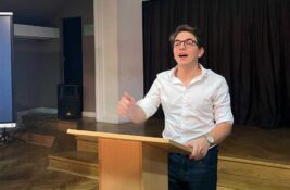 Gimnazijalac Mihajlo Manigodić osvojio nagradu publike na takmičenju u besedništvu
