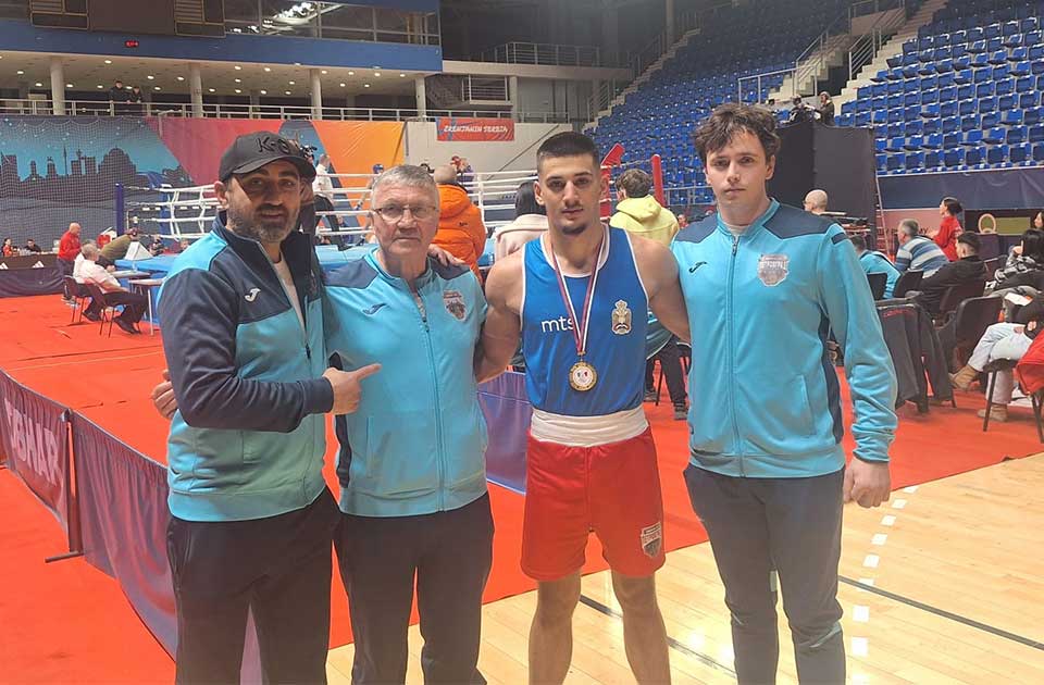 Bokseru Petrovgrada Ognjenu Erskom pripao pehar za najborbeniji takmičarski par