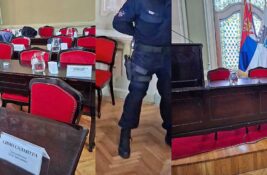 Opozicija o današnjim događajima: Slom Skupštine grada, naoružana policija na sednici