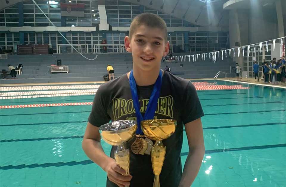 Plivač Strahinja Rakić poneo titulu najuspešnijeg pionira u Vojvodini Plivač Strahinja Rakić poneo titulu najuspešnijeg pionira u Vojvodini