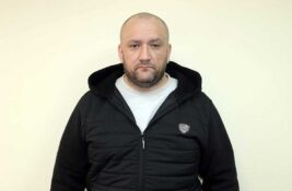 Policija objavila fotografije osumnjičenog i pozvala građane da se jave ako su prevareni