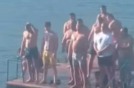 VIDEO: Ove godine se po prvi put i u Tarašu plivalo na Bogojavljenje