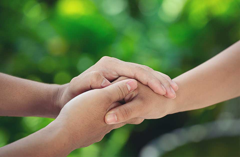 Baka sama brine o pet unuka, druga porodica ostala bez kuće – hitno im treba pomoć