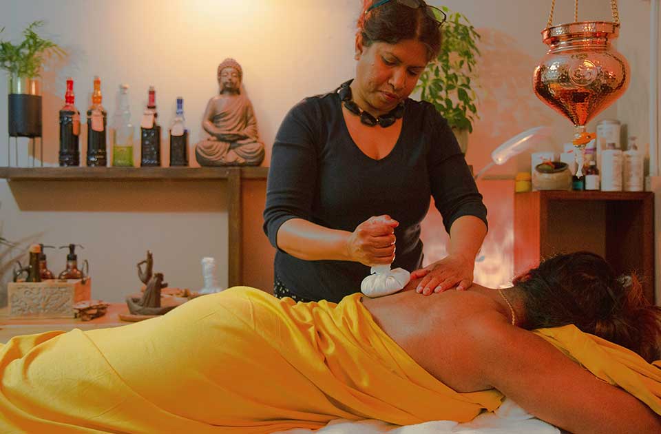 Šta je tajlandska masaža i zašto je potpuno drugačija od klasične masaže