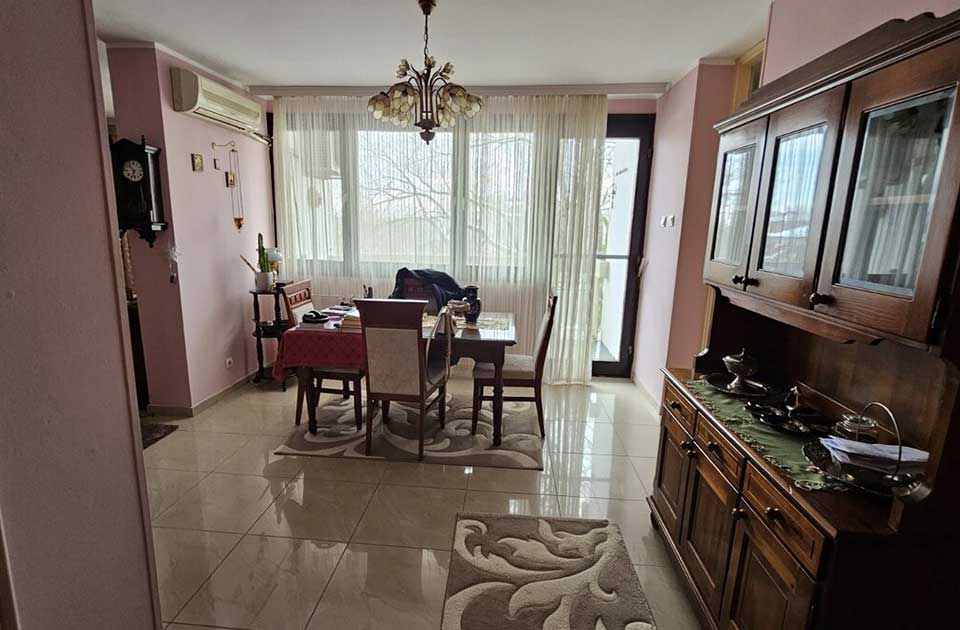 trosoban stan u naselju 4. jul