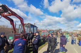 FOTO, VIDEO: Totalna blokada kod Kumana – propuštaju se samo hitni slučajevi