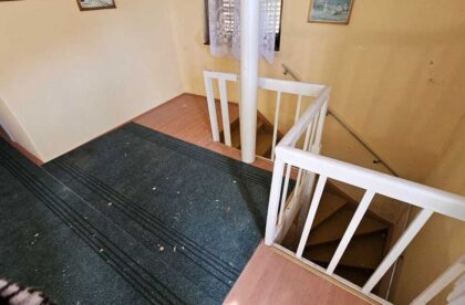 spratna kuća u maloj americi