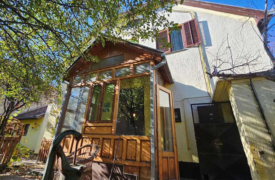 FOTO: Spratna kuća u Maloj Americi traži novog vlasnika – veliki prostor, terasa i garaža FOTO: Spratna kuća u Maloj Americi traži novog vlasnika – veliki prostor, terasa i garaža