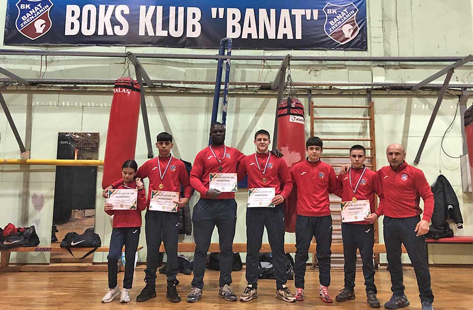 Publika na nogama: Mečevi boksera Banata obeležili prvenstvo u Novom Sadu