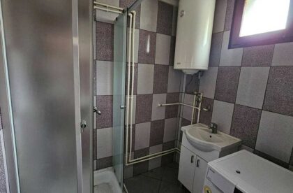 dve kuće u naselju 4. jul