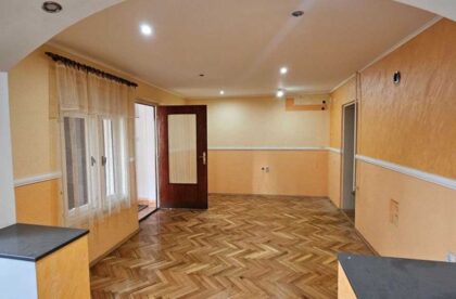 dve kuće u naselju 4. jul