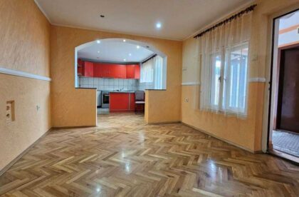 dve kuće u naselju 4. jul