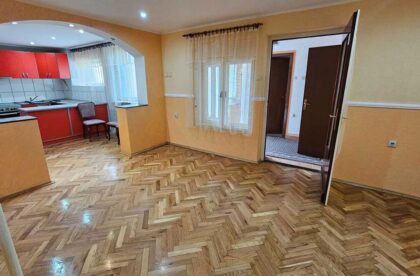 dve kuće u naselju 4. jul