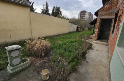 dve kuće u naselju 4. jul