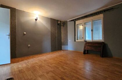 dve kuće u naselju 4. jul