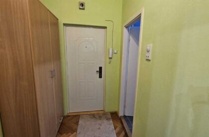 dvosoban stan na žitnom trgu