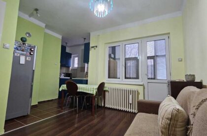 dvosoban stan na žitnom trgu