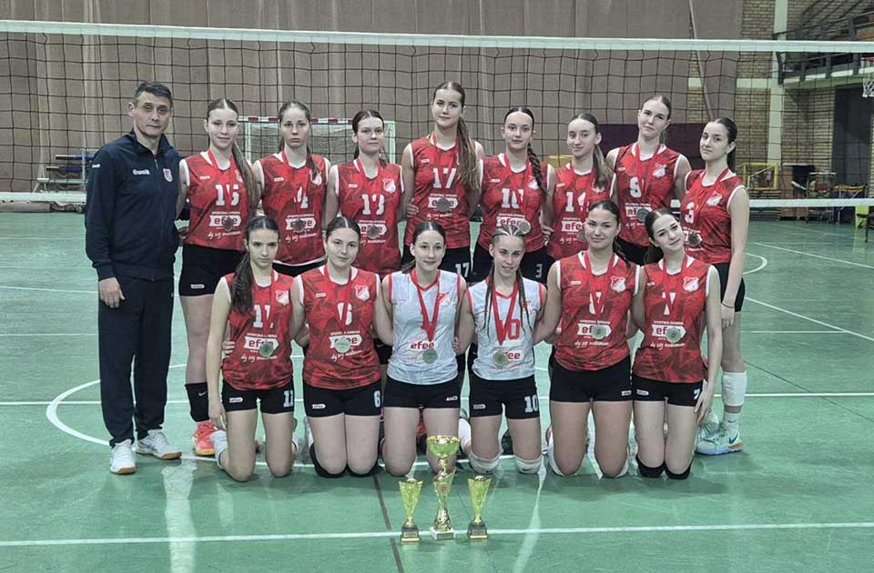Kadetkinje Odbojkaškog kluba Proleter vicešampionke Vojvodine