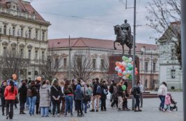 FOTO: Šetnja, pesma i snažna poruka – Zrenjanin obeležio 21. mart na poseban način