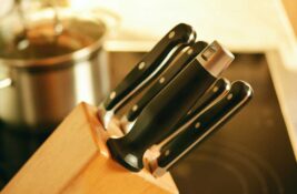 Krvavi obračun u porodičnoj kući: Tužilaštvo tereti majku i sina za ubistvo njenog partnera